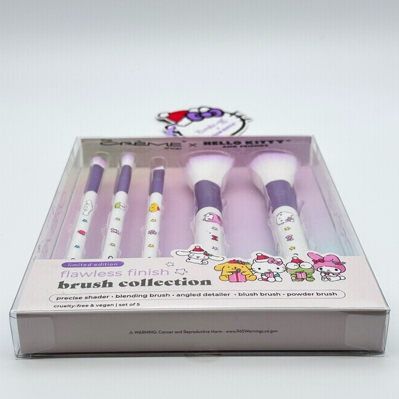The Crème Shop x Hello Kitty – Holiday Flawless Finish Brush Collection - Picture 2 of 6